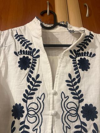 Blusas bordadas