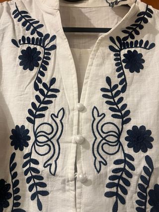 Blusas bordadas