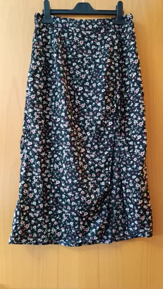 Falda larga floral negra talla S a1€