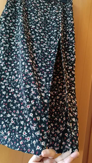 Falda larga floral negra talla S a1€