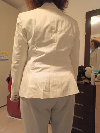 Giacca elegante bianca con ricami oro