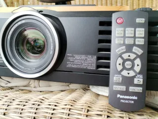 Videoproiettore Panasonic PT-AE4000
