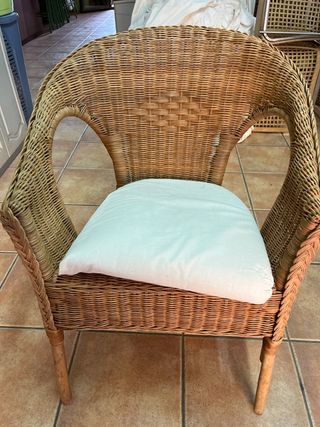 Butaca de mimbre y madera