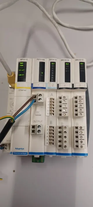 Advantys STB NIP2212, PDT3100, DDI3610, DRC3210