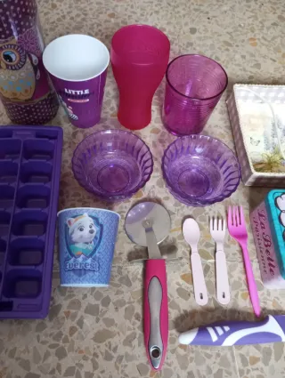 Juego de menaje de cocina morado, lila y rosa