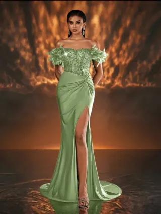 MUY ELEGANTE. Vestido de fiesta verde con lentejue