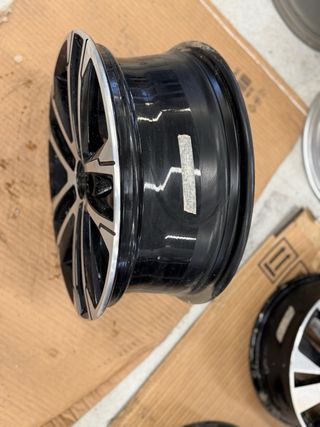 Llanta 5G0601025AKFZZ