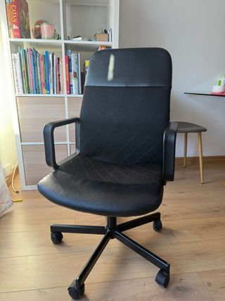 Silla de oficina IKEA con reposabrazos