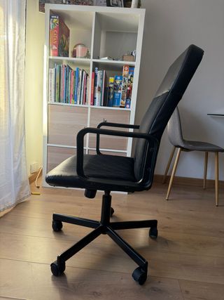 Silla de oficina IKEA con reposabrazos