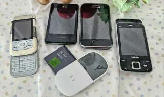 Set 4 Cellulari Vintage + Router Vodafone