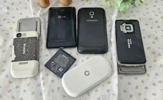 Set 4 Cellulari Vintage + Router Vodafone