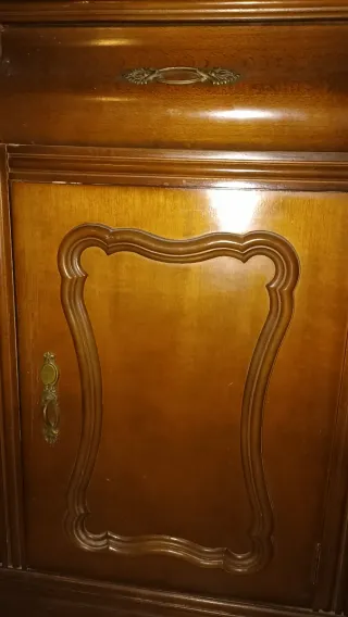 Aparador de madera maciza