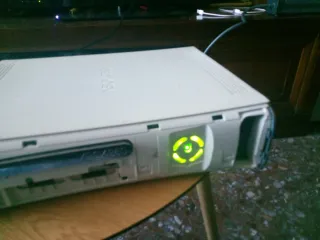 Xbox 360 para piezas (funciona intermitente)