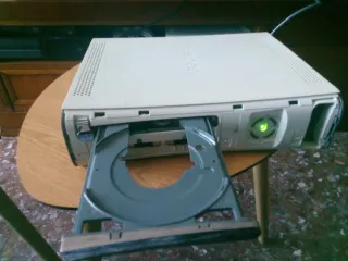 Xbox 360 para piezas (funciona intermitente)