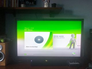 Xbox 360y mandópara piezas (funciona intermitente)