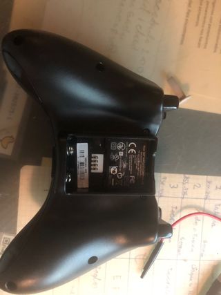 Xbox 360y mandópara piezas (funciona intermitente)