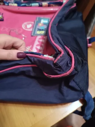 Mochila infantil con parches y lentejuelas