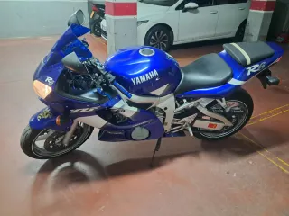 Yamaha R6 Moto Deportiva Azul