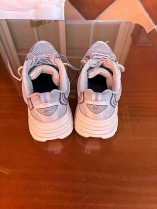 Zapatillas deportivas Tenth plateadas y blancas