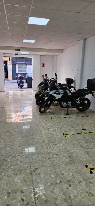 Se alquila plaza de garaje para moto, videovigilad