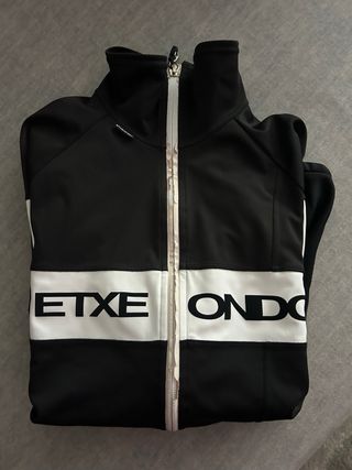 Chaqueta Técnica Etxe Ondo Negra