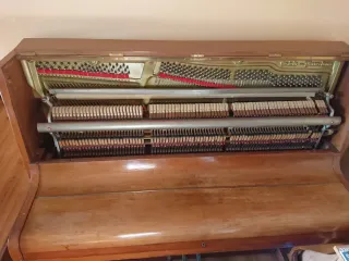 Piano vertical antiguo Estela-Bernareggi