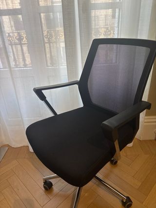 Silla de oficina ergonómica con ruedas