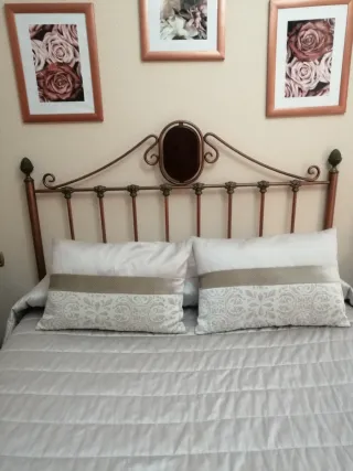 Cabecero de forja como nuevo y regalo lo 3 cuadros