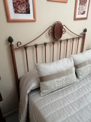 Cabecero de forja como nuevo y regalo lo 3 cuadros