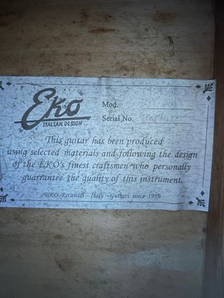 Guitarra Electroacústica Eko Roja