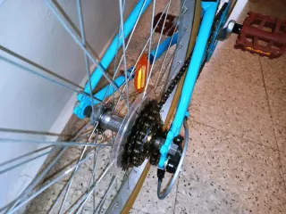 Bicicleta 24 pulgadas con marchas. Cesta de regalo