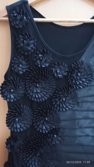 Vestido de fiesta negro con flores