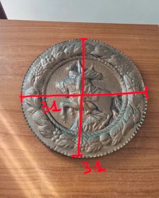 Piatto in rame decorato da appendere, antico