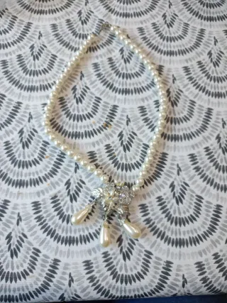 Collar de perlas con colgante