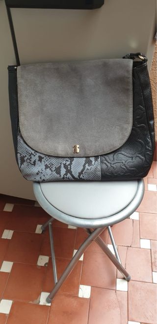Bolso Tous Negro y Gris Piel Serpiente
