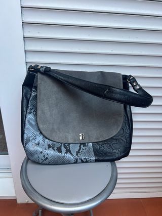 Bolso Tous Negro y Gris Piel Serpiente