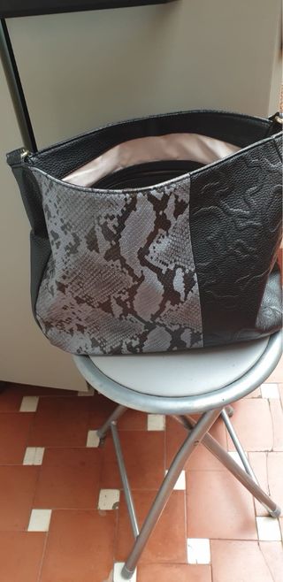 Bolso Tous Negro y Gris Piel Serpiente