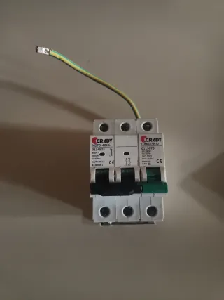 Protector Sobretensiones CRADY