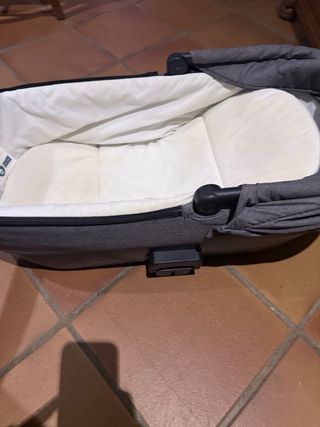 Carrito de bebé gris kindergarten