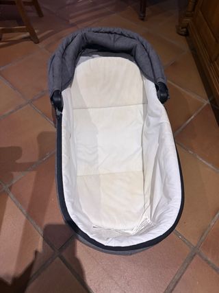 Carrito de bebé gris kindergarten