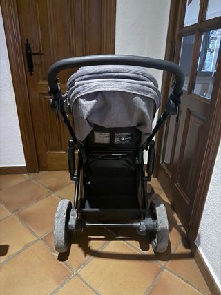 Carrito de bebé gris kindergarten