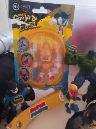 Lote de muñecos variados