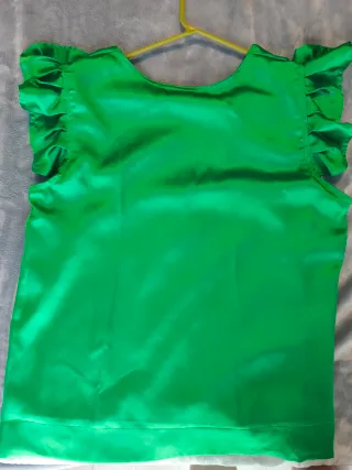 Blusa satén verde con volantes