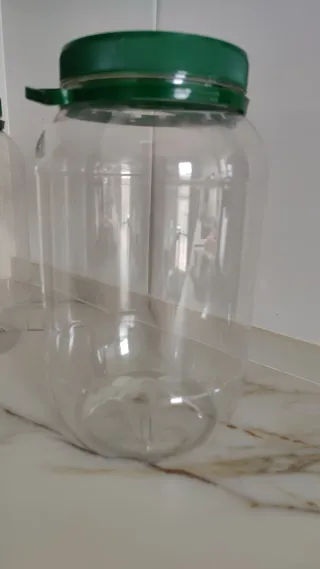 Botes de plástico grandes