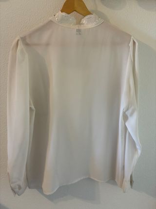 Blusa blanca botones joya talla 42