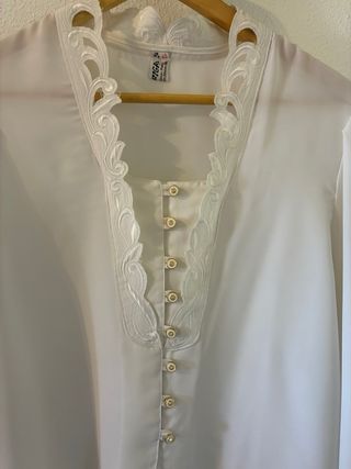 Blusa blanca botones joya talla 42