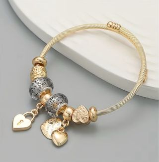 Pulsera de acero con charms preciosos