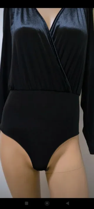 Body terciopelo negro manga larga