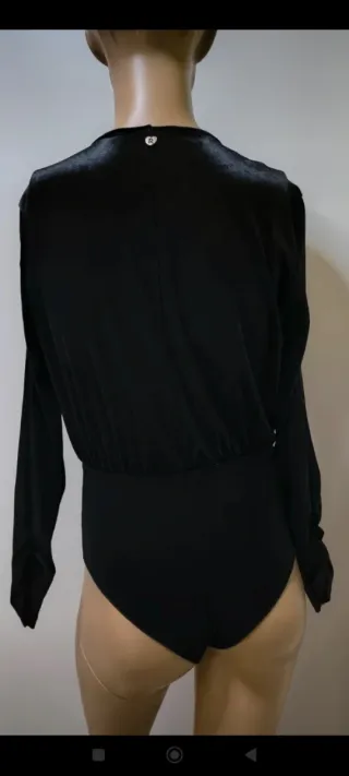 Body terciopelo negro manga larga