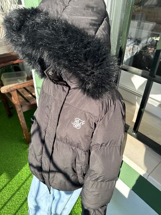 Chaqueta SikSilk Negra con Capucha y Pelo